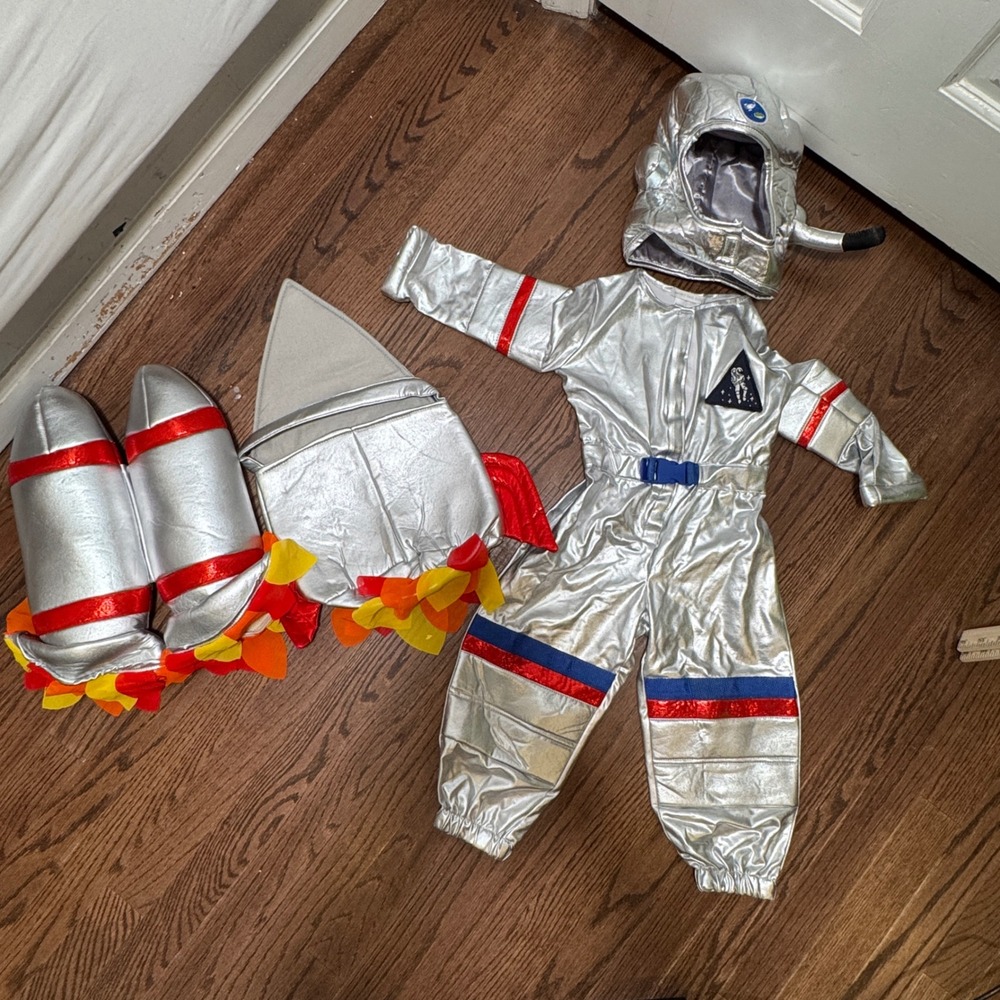 Pottery Barn Halloween Costume Light Up Silver Astronaut + Jetpack Complete 3T